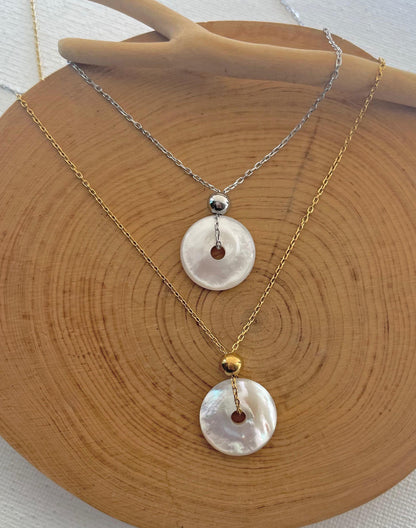 Mother of Pearl Round Pendant Necklace