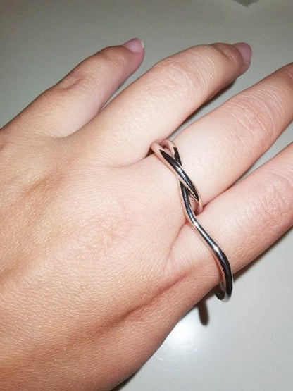 Minimalist Gold Two-Finger Connected Ring
