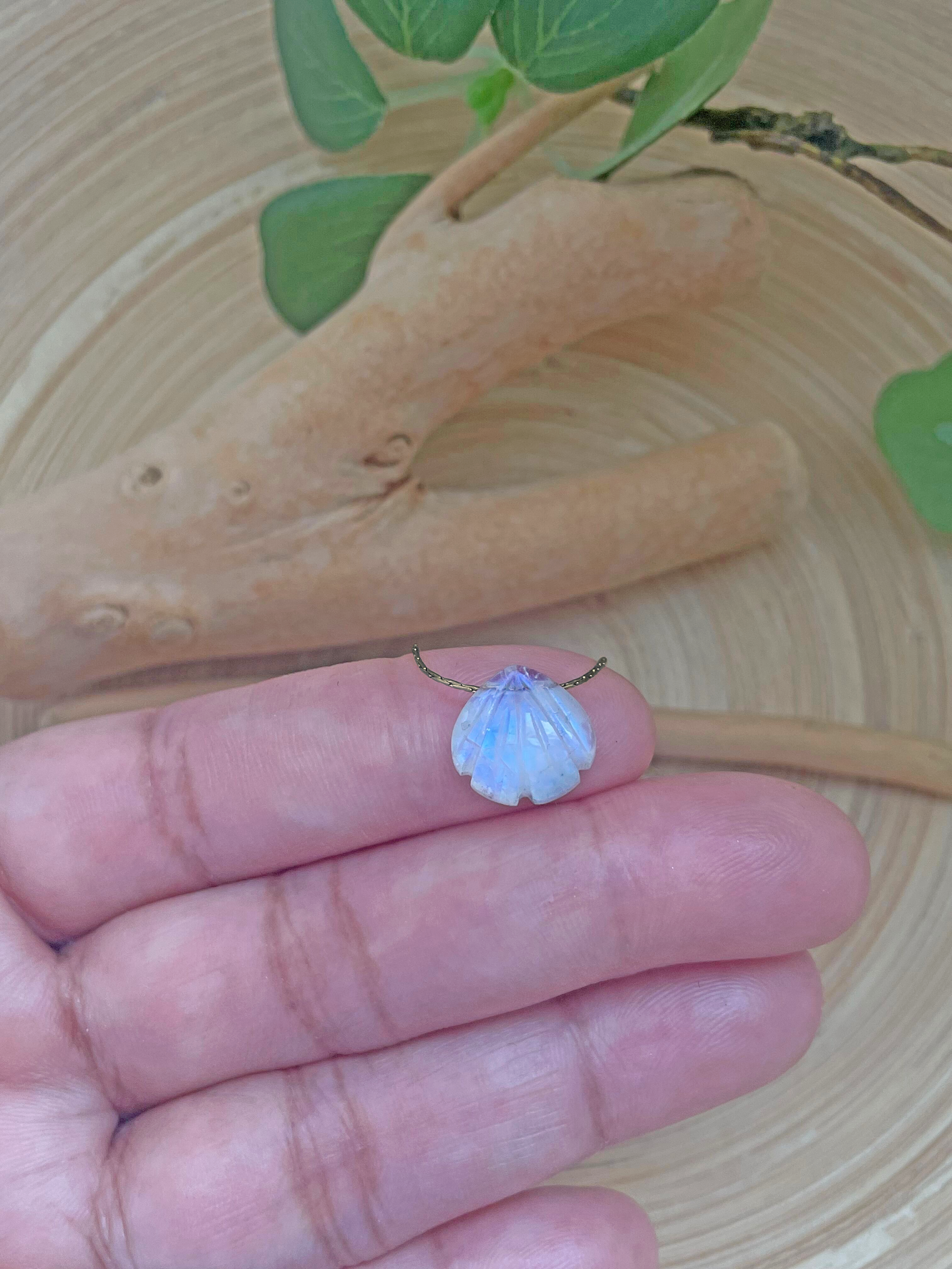 SEASHELL MOONSTONE NECKLACE