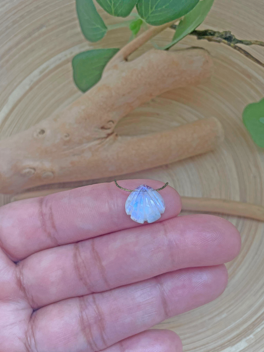 SEASHELL MOONSTONE NECKLACE