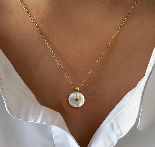 Mother of Pearl Round Pendant Necklace