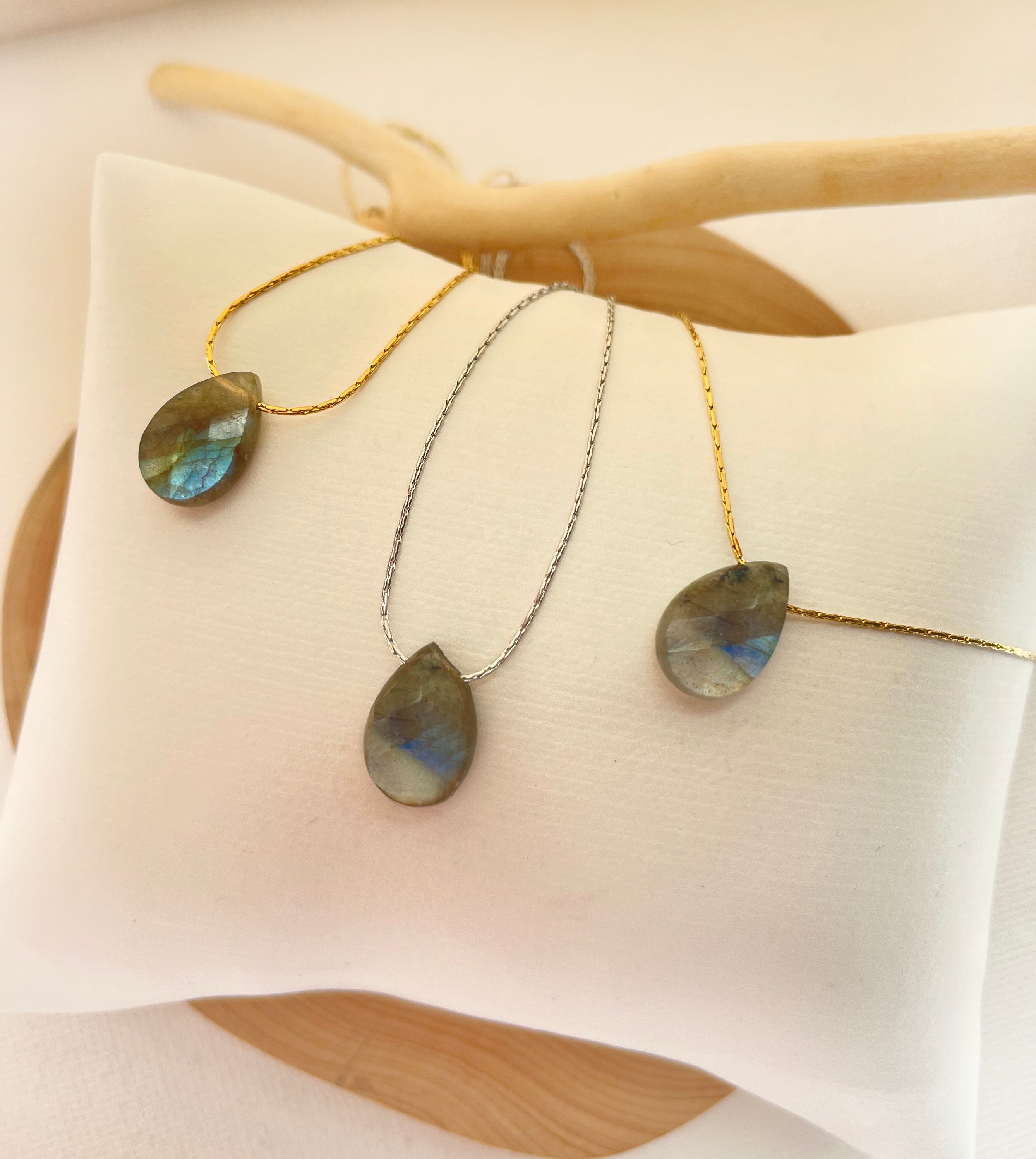 Genuine Labradorite Crystal Necklace , Solitaire Gemstone Pendant Labradorite Necklace, Minimalist Solitaire Floating Necklace