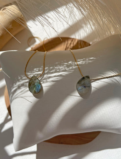 Genuine Labradorite Crystal Necklace , Solitaire Gemstone Pendant Labradorite Necklace, Minimalist Solitaire Floating Necklace