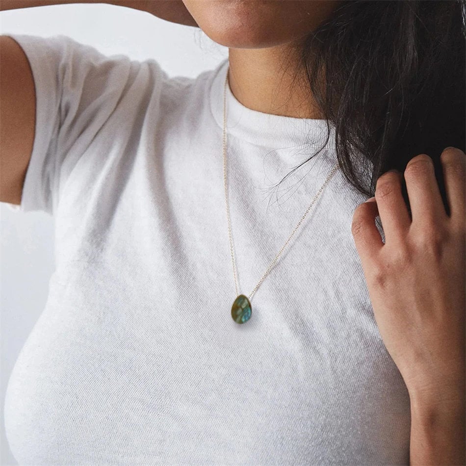 Genuine Labradorite Crystal Necklace , Solitaire Gemstone Pendant Labradorite Necklace, Minimalist Solitaire Floating Necklace