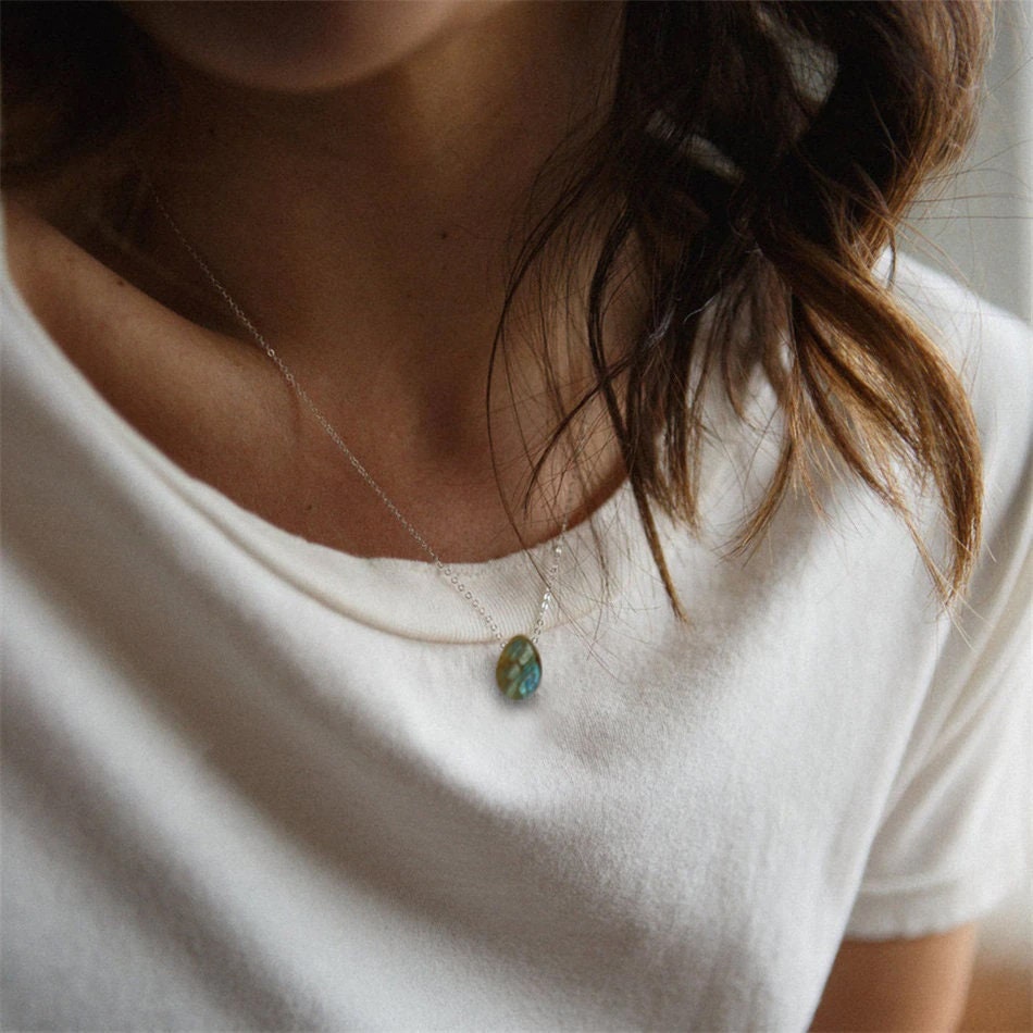 Genuine Labradorite Crystal Necklace , Solitaire Gemstone Pendant Labradorite Necklace, Minimalist Solitaire Floating Necklace